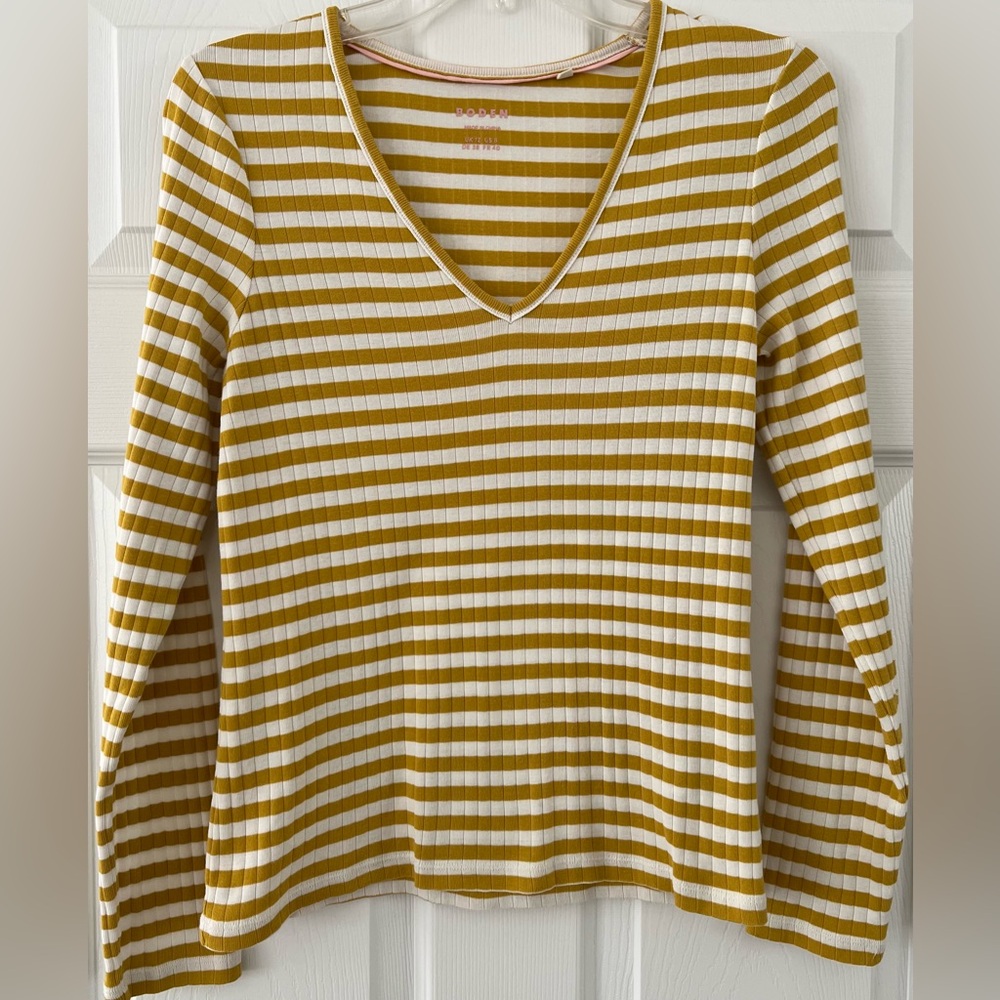 Boden Ribbed V-Neck